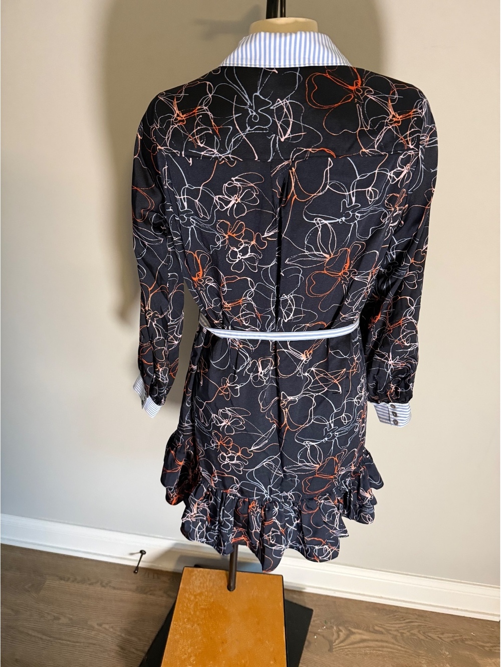 Cinq à Sept Navy Floral Print Button-Down Dress with Striped Collar and Belt, 2 - Picture 7 of 8